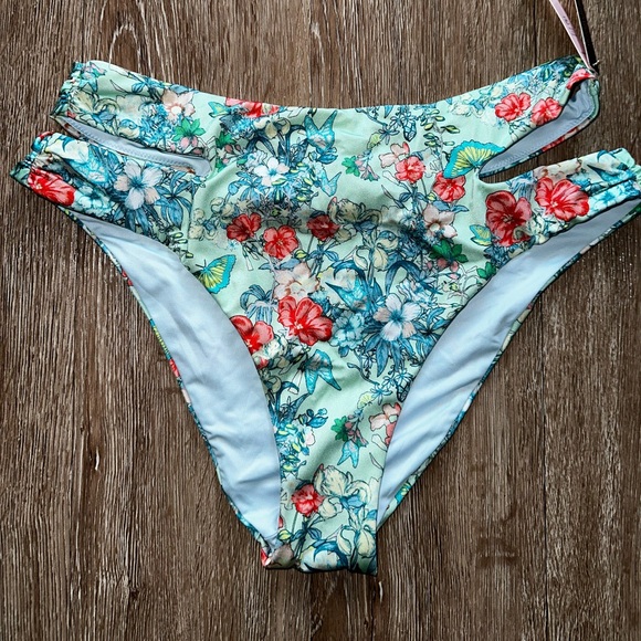 Victoria’s secret floral butterfly BOTTOMS only - Picture 4 of 16
